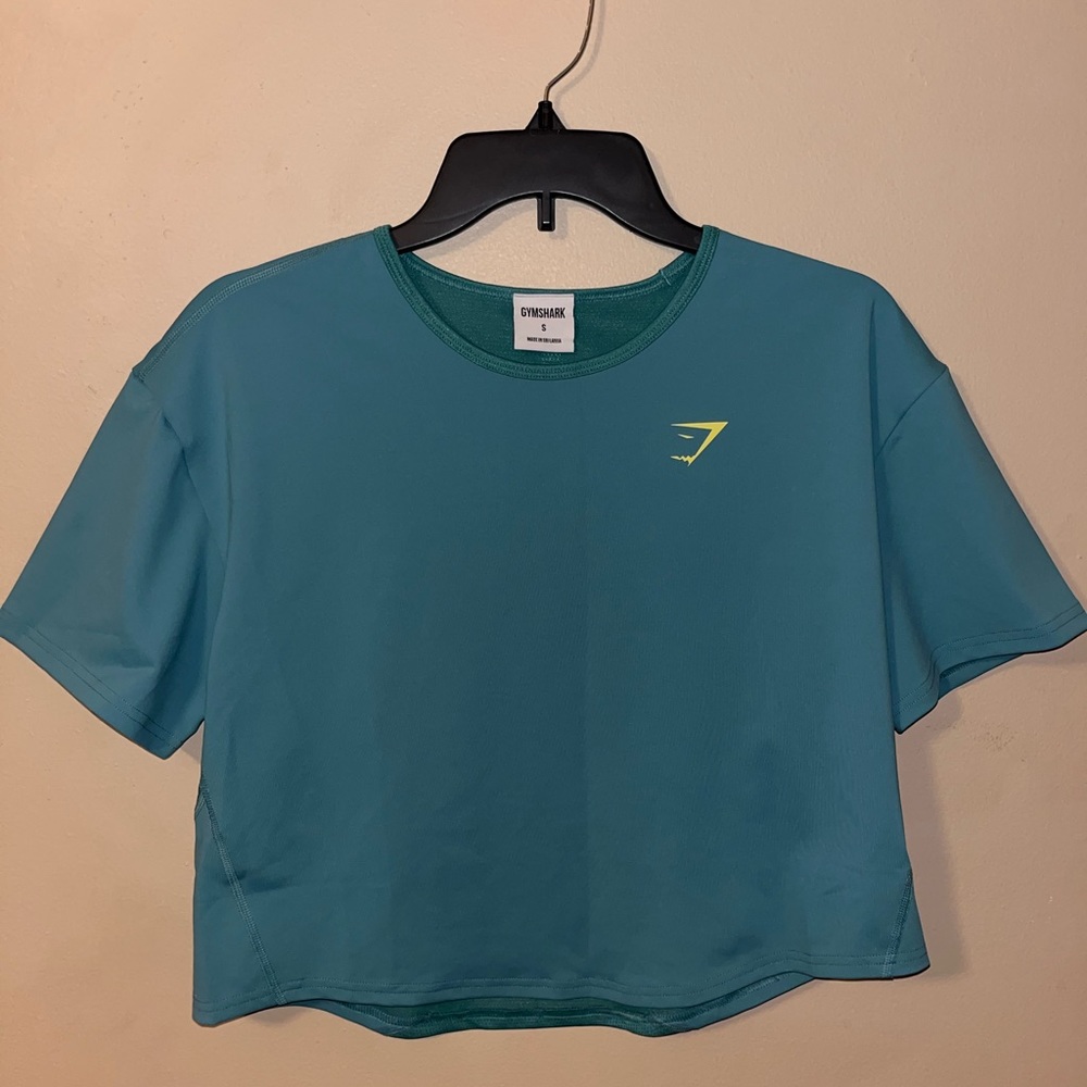 Gymshark S teal cropped workout top.